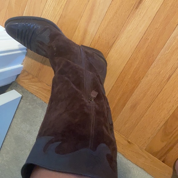Franco Sarto suede cowboy boots. - Picture 5 of 6